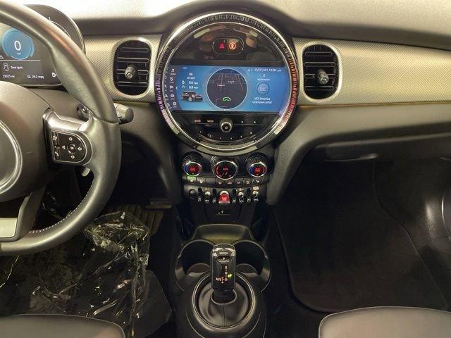 2024 MINI Hardtop 4 Door Vehicle Photo in PHOENIX, AZ 85014-3381
