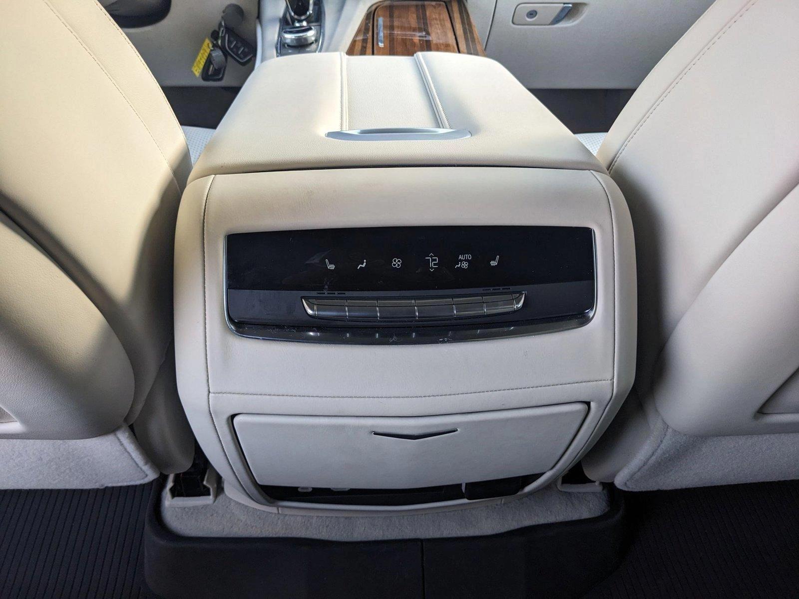 2024 Cadillac Escalade Vehicle Photo in WEST PALM BEACH, FL 33407-3296