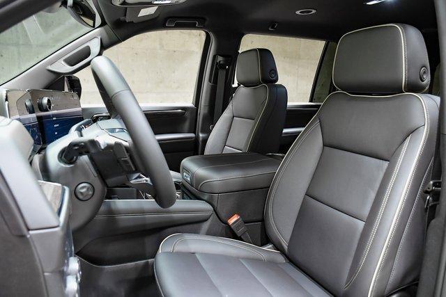 2025 Chevrolet Suburban Vehicle Photo in EVERETT, WA 98203-5662