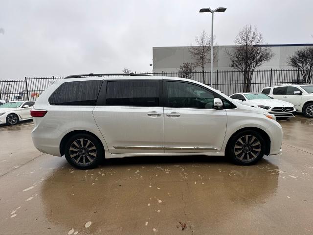 2018 Toyota Sienna Vehicle Photo in Grapevine, TX 76051