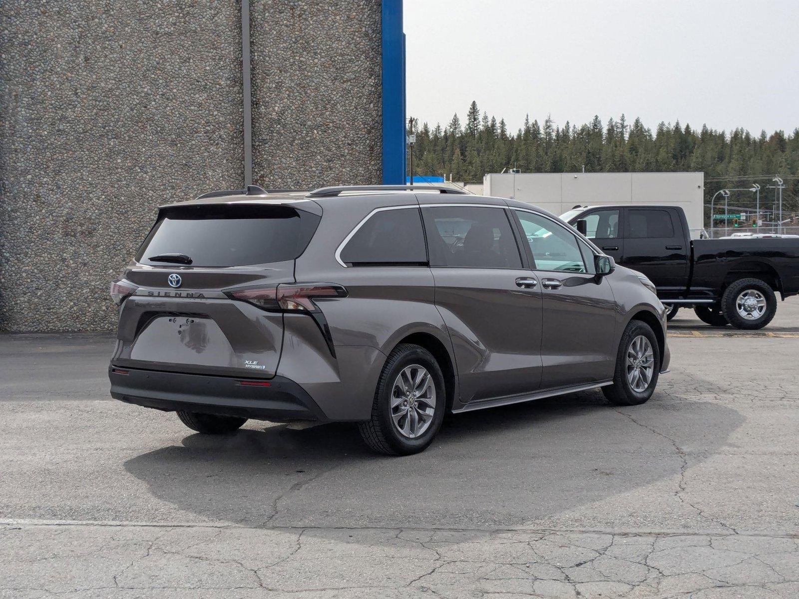 2023 Toyota Sienna Vehicle Photo in Spokane Valley, WA 99212