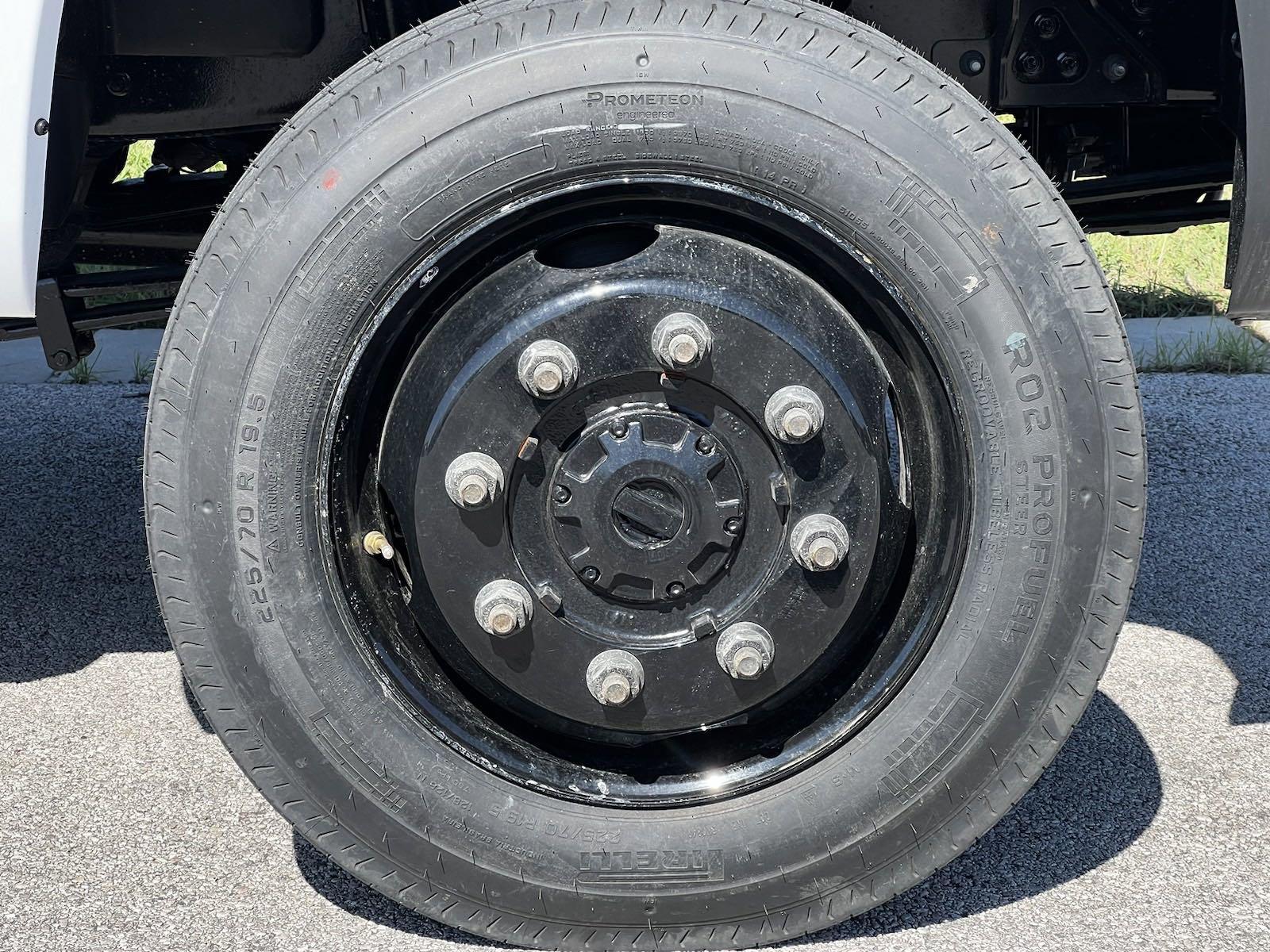 2024 Chevrolet Silverado 6500 HD Vehicle Photo in GEORGETOWN, TX 78626-7508
