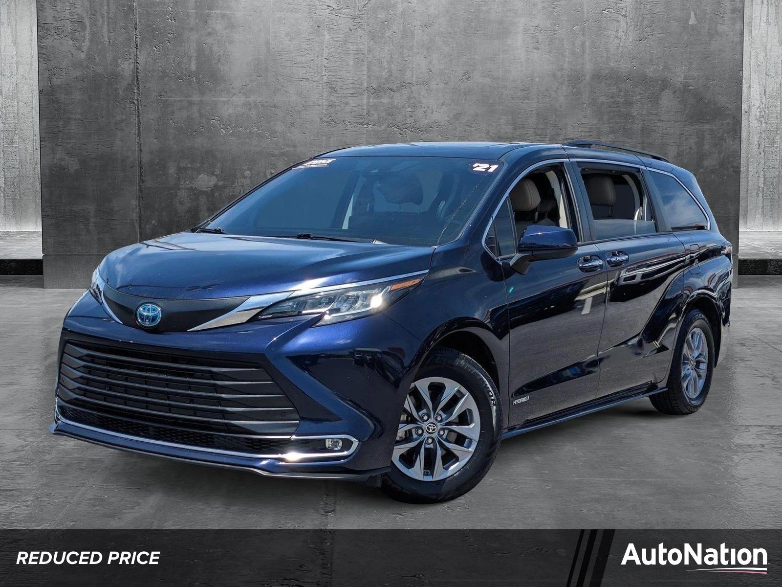 2021 Toyota Sienna Vehicle Photo in Bradenton, FL 34207