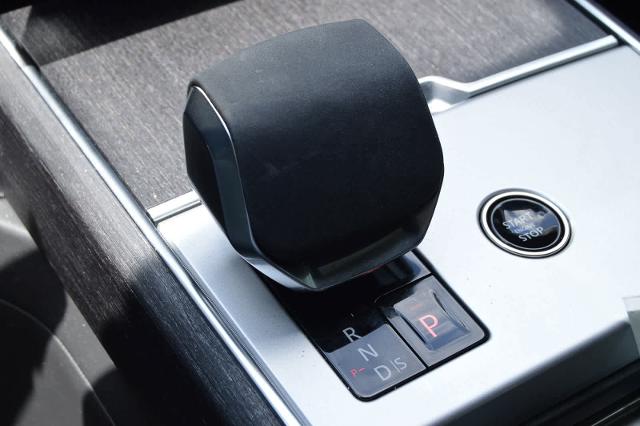 2025 Range Rover Vehicle Photo in Houston, TX 77090
