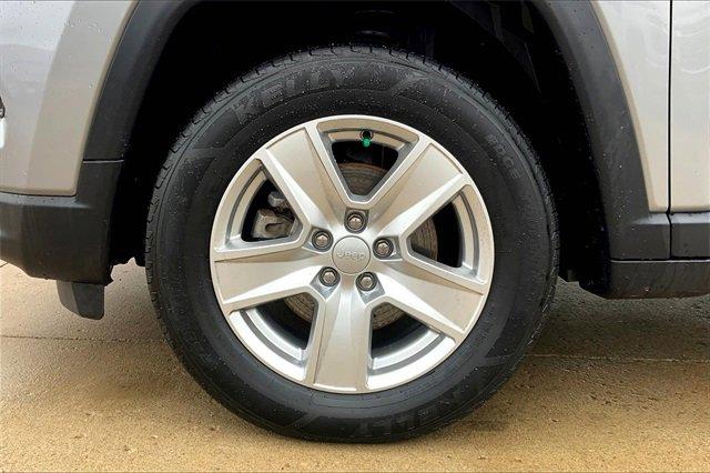 2022 Jeep Compass Vehicle Photo in TOPEKA, KS 66609-0000