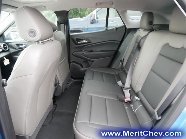 2025 Chevrolet Trax Vehicle Photo in MAPLEWOOD, MN 55119-4794