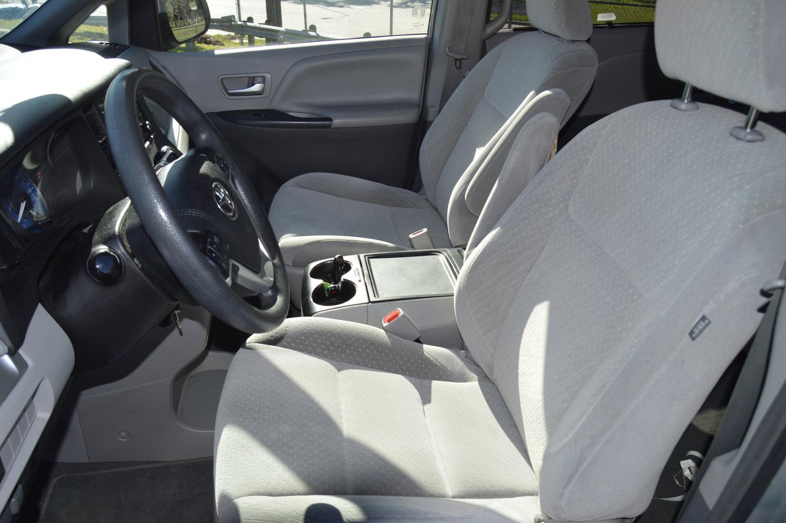 2019 Toyota Sienna Vehicle Photo in Houston, TX 77090