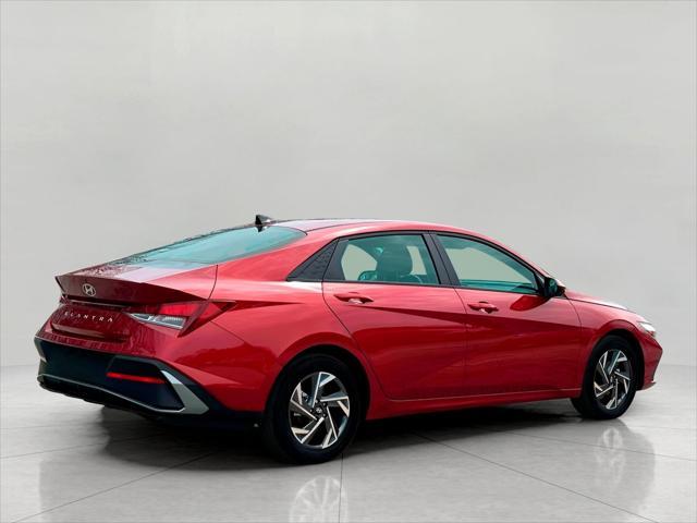 2024 Hyundai ELANTRA Vehicle Photo in Green Bay, WI 54304