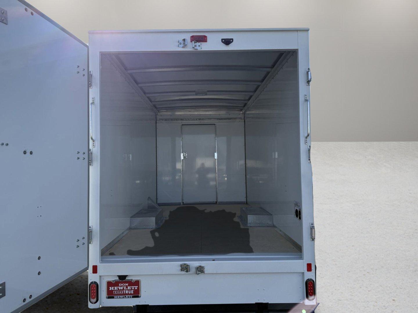 2024 Chevrolet Express Cutaway 3500 Vehicle Photo in GEORGETOWN, TX 78626-7508