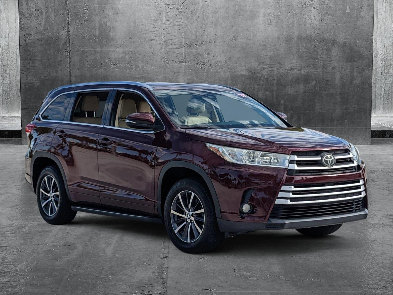 2017 Toyota Highlander Vehicle Photo in Davie, FL 33331