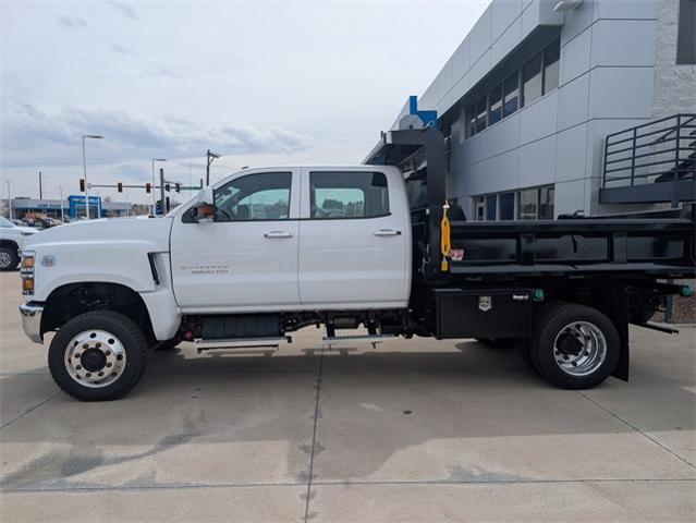 2024 Chevrolet Silverado Chassis Cab Vehicle Photo in ENGLEWOOD, CO 80113-6708