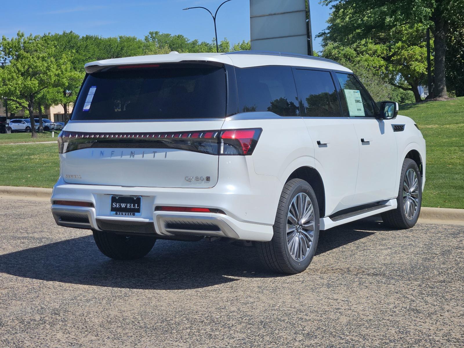 2025 INFINITI QX80 Vehicle Photo in Fort Worth, TX 76132