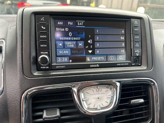 2015 Chrysler Town & Country Vehicle Photo in MEDINA, OH 44256-9631