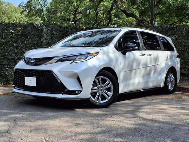2023 Toyota Sienna Vehicle Photo in San Antonio, TX 78230-1001