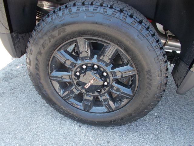 2025 GMC Sierra 2500 HD Vehicle Photo in LOWELL, MA 01852-4336