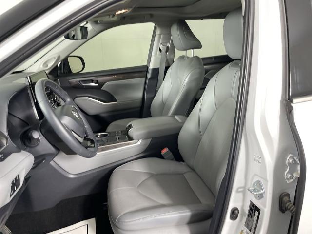 2024 Toyota Highlander Vehicle Photo in GILBERT, AZ 85297-0402