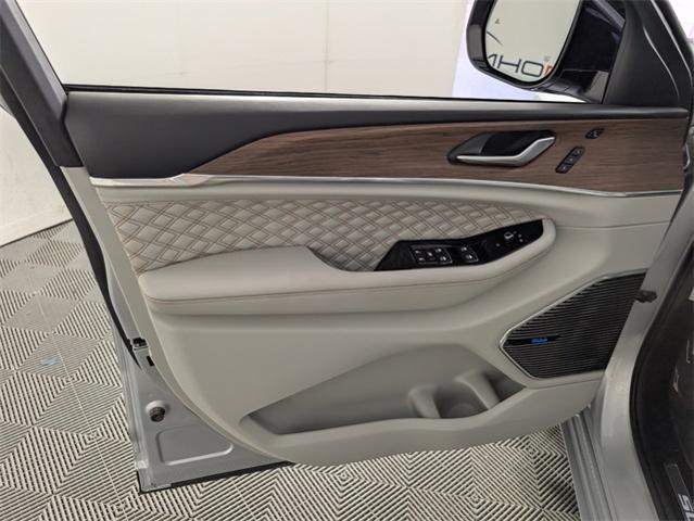 2022 Jeep Grand Cherokee Vehicle Photo in ENGLEWOOD, CO 80113-6708