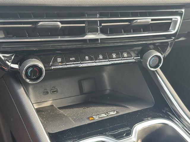 2025 Chevrolet Traverse Vehicle Photo in COLUMBIA, MO 65203-3903