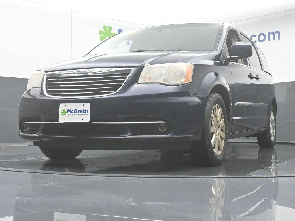 2014 Chrysler Town & Country Vehicle Photo in Cedar Rapids, IA 52402