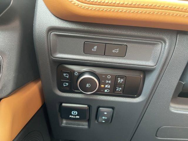 2023 Ford Expedition Max Vehicle Photo in MEDINA, OH 44256-9631