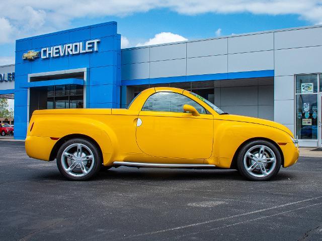 2004 Chevrolet SSR Vehicle Photo in MADISON, IN 47250-1611