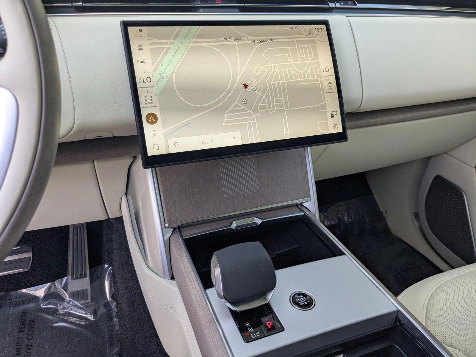 2025 Land Rover Range Rover Vehicle Photo in Pompano Beach, FL 33064