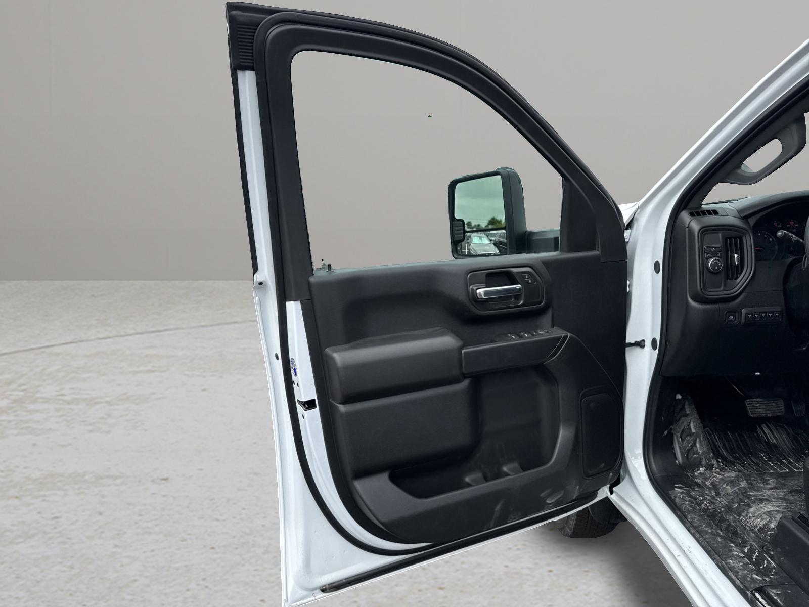 2025 Chevrolet Silverado 3500 HD Chassis Cab Vehicle Photo in GEORGETOWN, TX 78626-7508