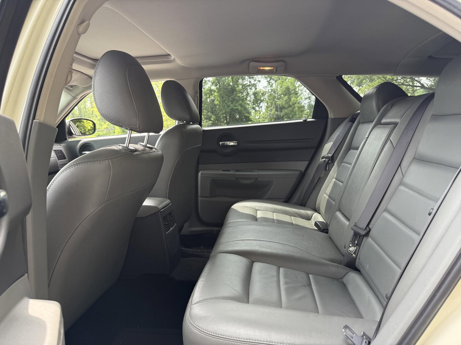 2005 Dodge Magnum Vehicle Photo in Harrisburg, PA 17111