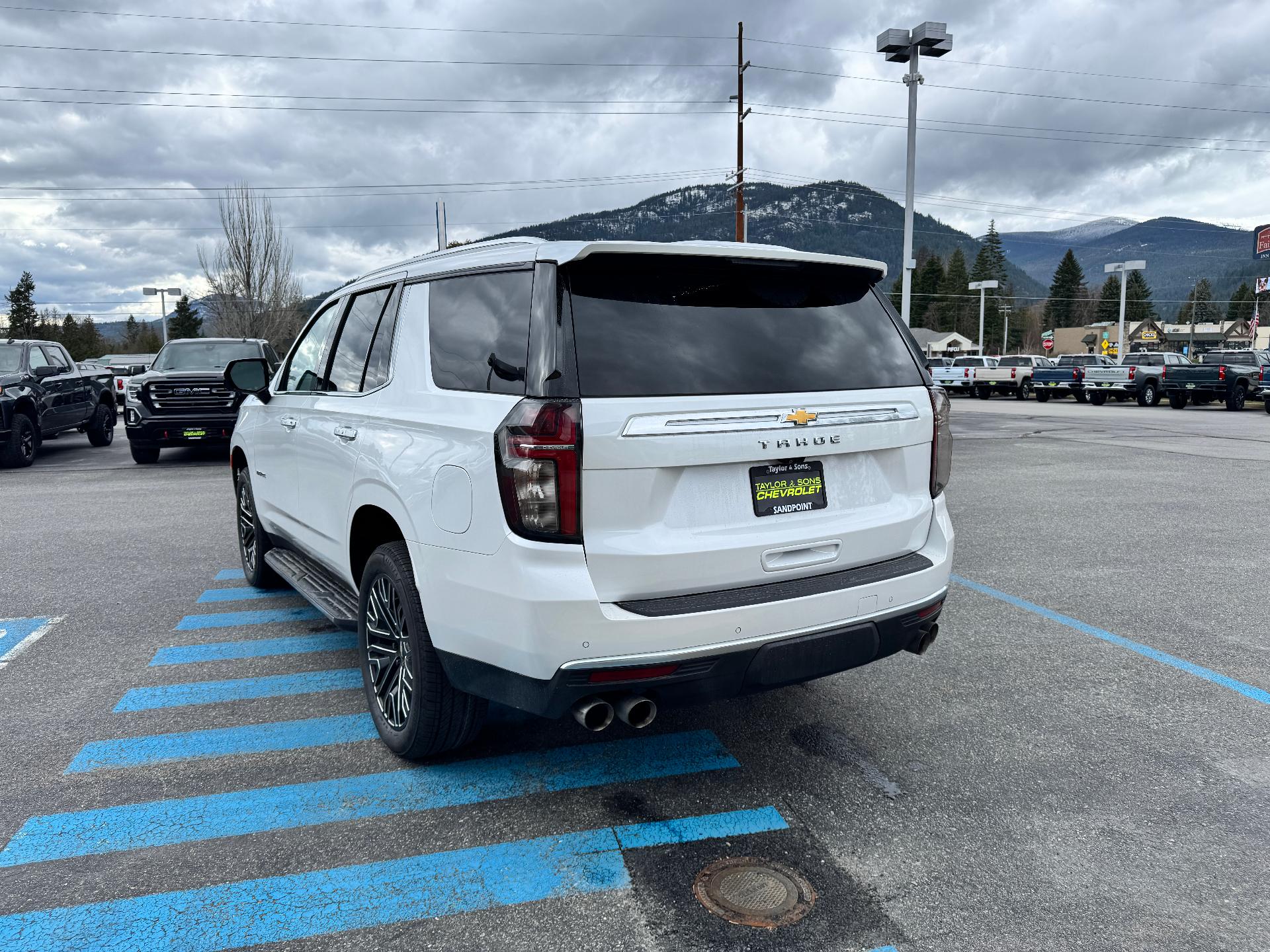 View vehicle photo 5