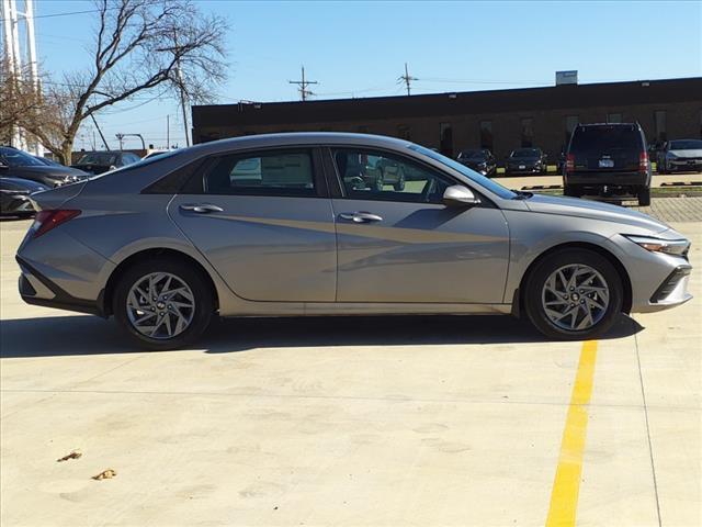 2024 Hyundai ELANTRA Vehicle Photo in Peoria, IL 61615