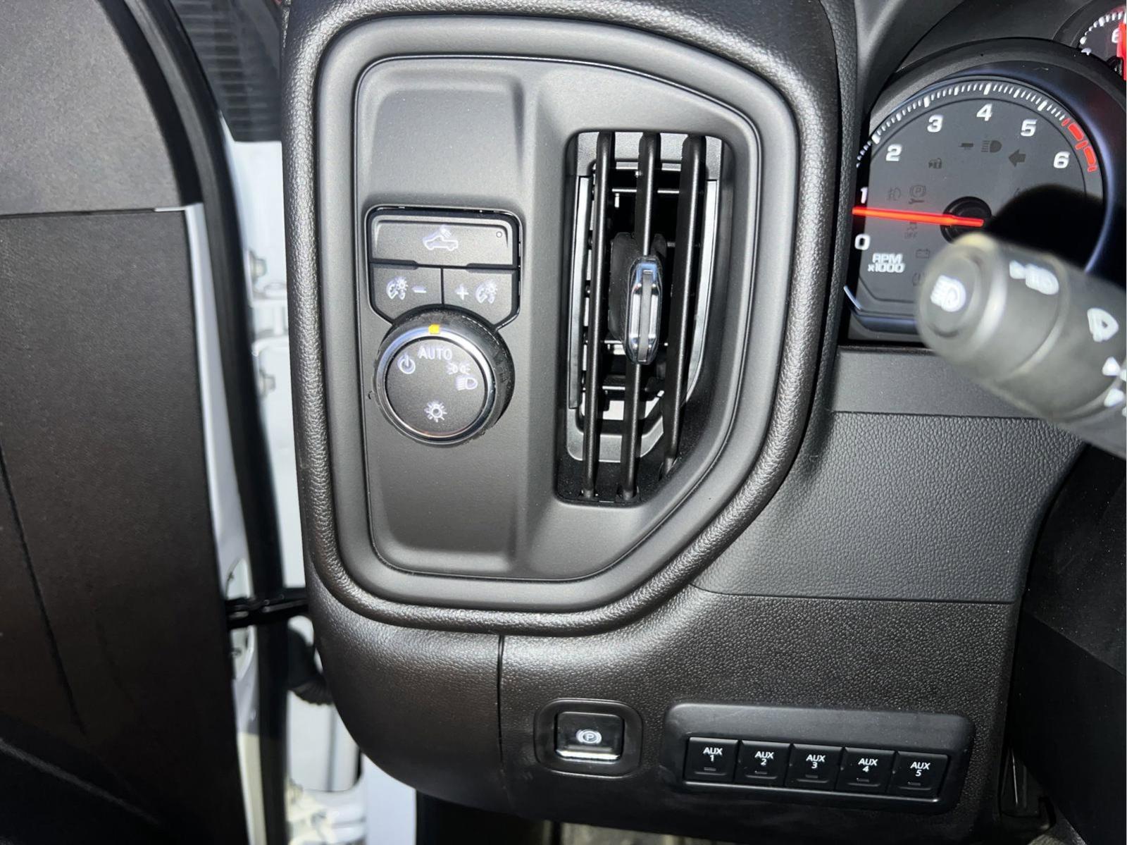 2024 Chevrolet Silverado 3500 HD Chassis Cab Vehicle Photo in GEORGETOWN, TX 78626-7508