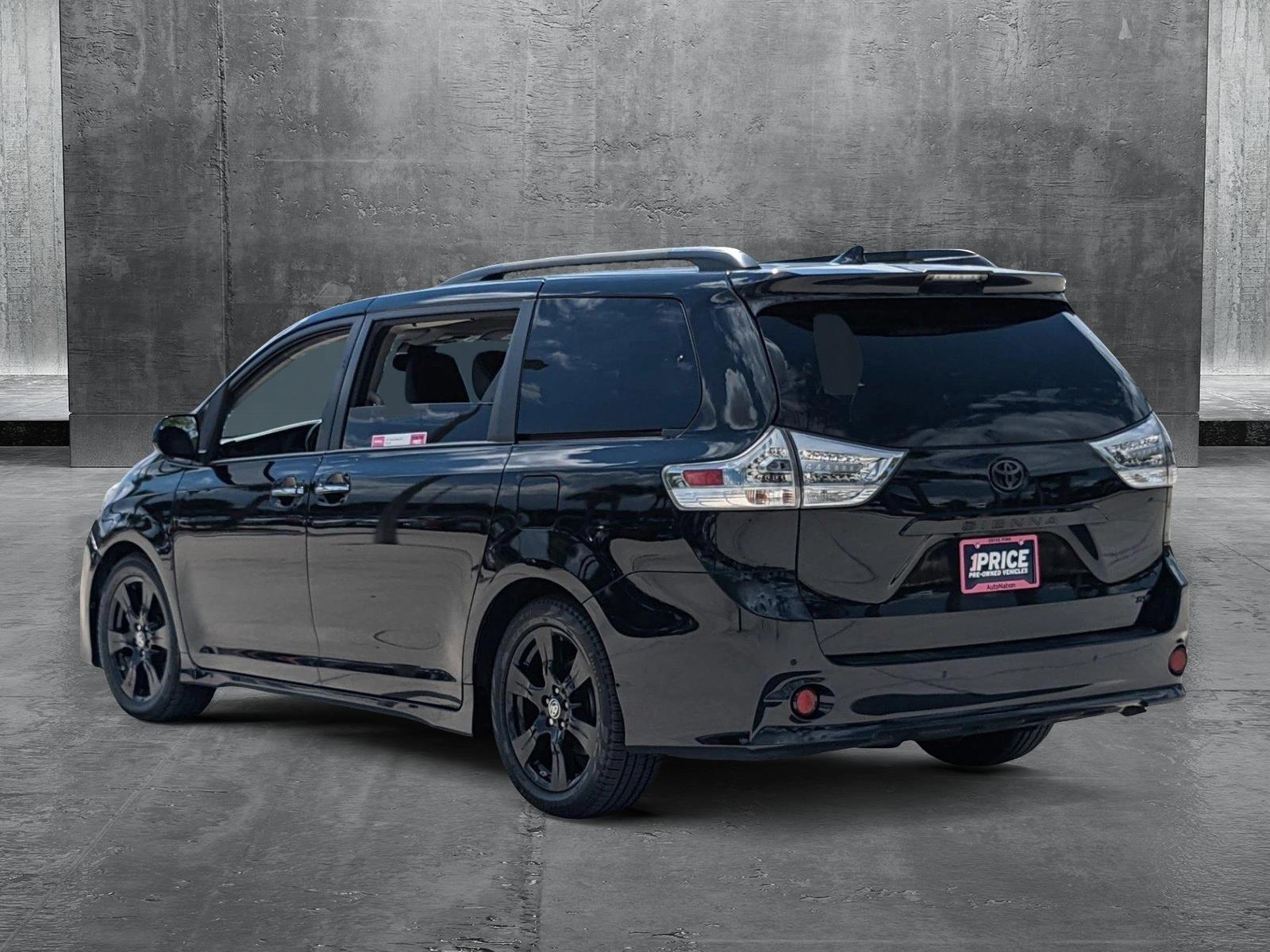 2020 Toyota Sienna Vehicle Photo in Davie, FL 33331