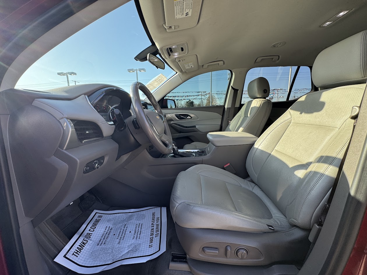 2021 Chevrolet Traverse Vehicle Photo in BOONVILLE, IN 47601-9633