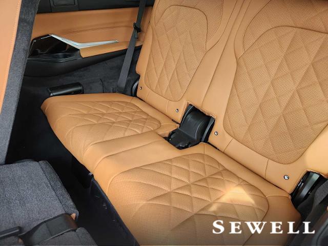 2025 BMW X7 xDrive40i Vehicle Photo in PLANO, TX 75024