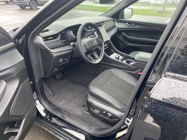 2025 Jeep Grand Cherokee Vehicle Photo in Doylsetown, PA 18901