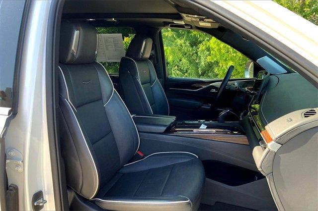 2022 Cadillac Escalade ESV Vehicle Photo in KANSAS CITY, MO 64114-4545