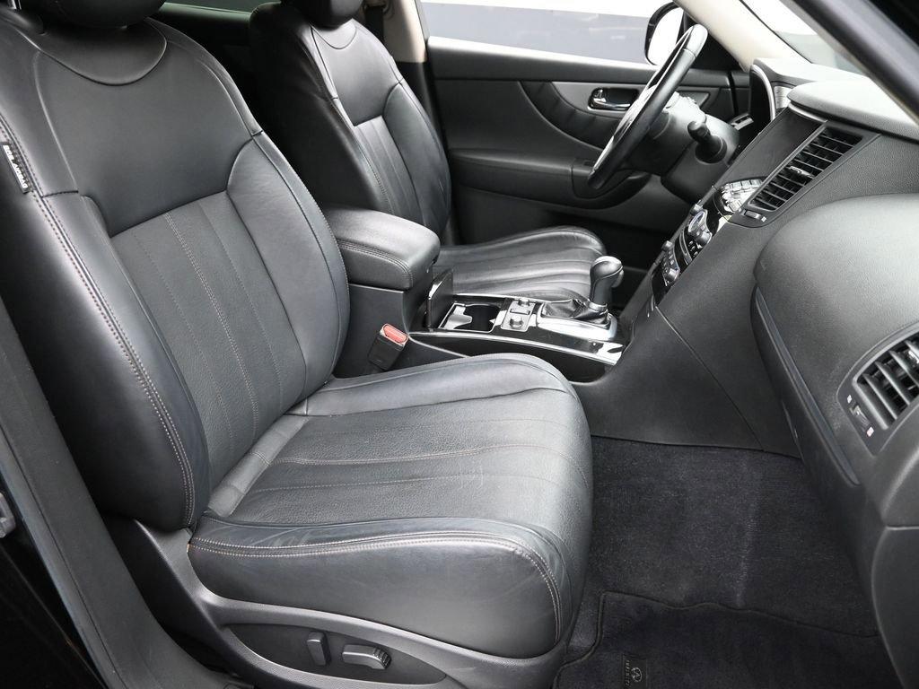 2017 INFINITI QX70 Vehicle Photo in Marion, IA 52302