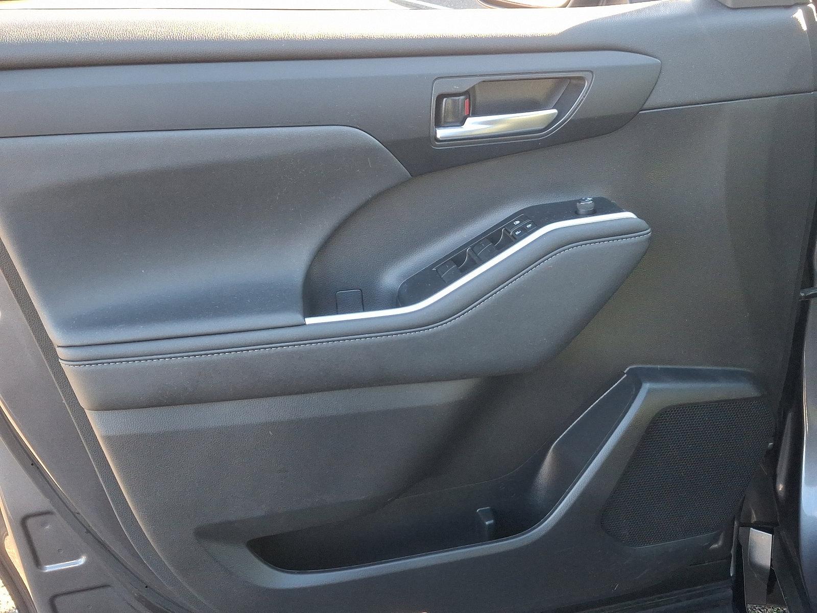 2023 Toyota Highlander Vehicle Photo in Trevose, PA 19053