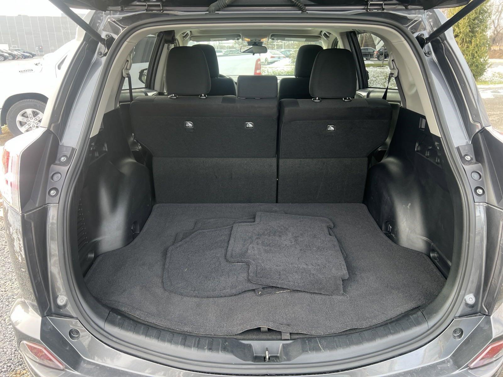 2017 Toyota RAV4 Vehicle Photo in Mechanicsburg, PA 17050-1707