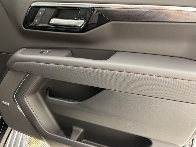 2025 Chevrolet Suburban Vehicle Photo in PHOENIX, AZ 85014-3381