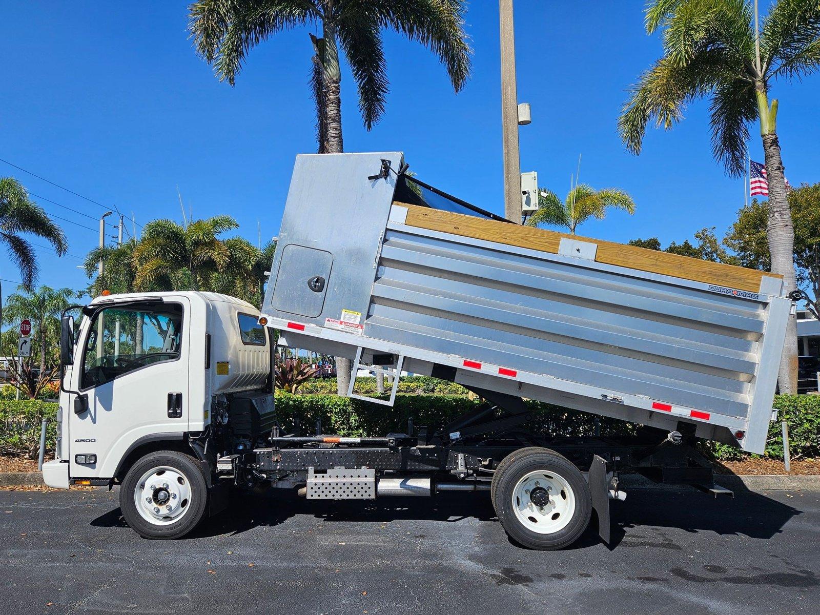 2024 Chevrolet Low Cab Forward 4500 Vehicle Photo in GREENACRES, FL 33463-3207