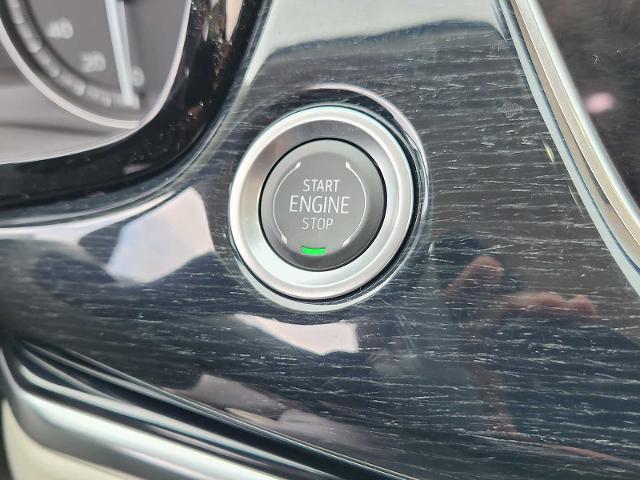 2025 Cadillac XT6 Vehicle Photo in HOUSTON, TX 77079
