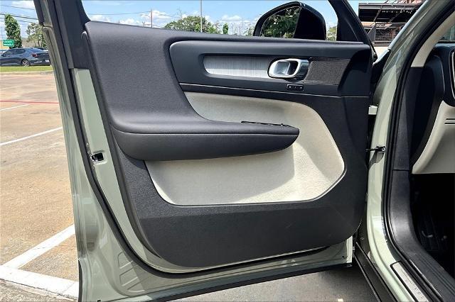 2025 Volvo XC40 Vehicle Photo in Houston, TX 77007