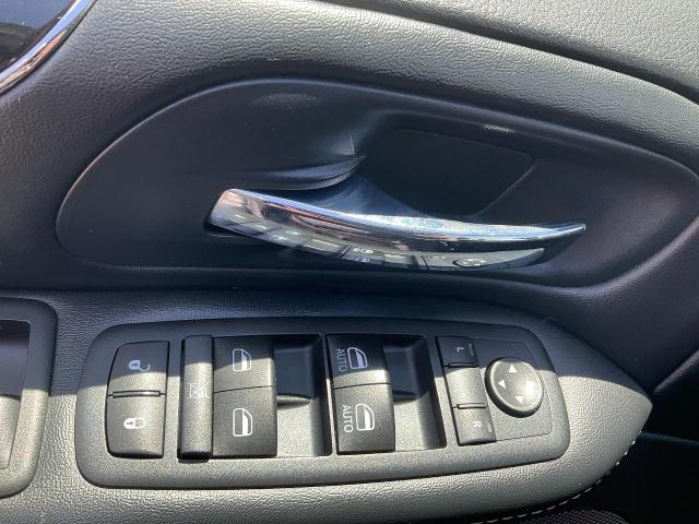 2016 Chrysler Town & Country Vehicle Photo in Kaukauna, WI 54130