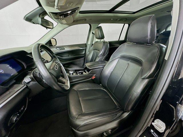 2022 Jeep Grand Cherokee L Vehicle Photo in Doylsetown, PA 18901