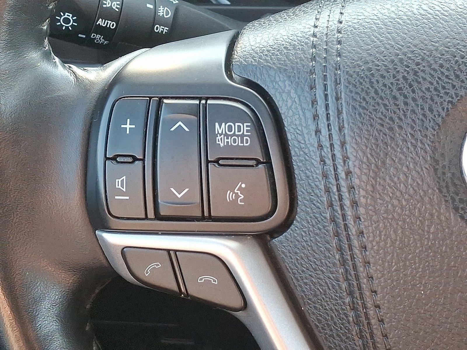 2018 Toyota Highlander Vehicle Photo in Harrisburg, PA 17111