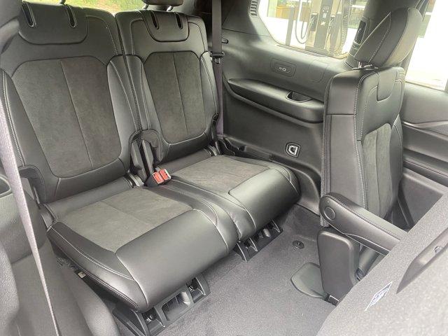 2025 Jeep Grand Cherokee L Vehicle Photo in Doylsetown, PA 18901