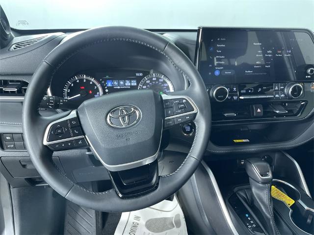 2023 Toyota Highlander Vehicle Photo in GILBERT, AZ 85297-0402