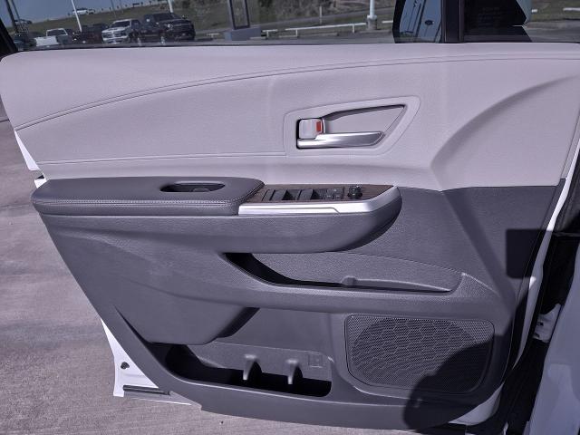 2022 Toyota Sienna Vehicle Photo in NEDERLAND, TX 77627-8017