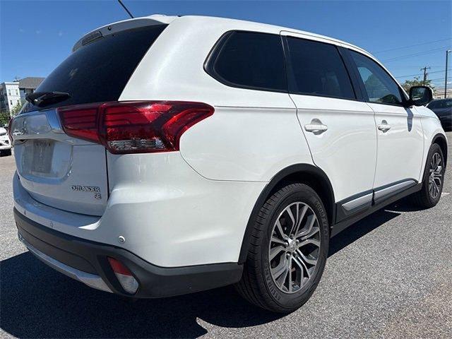 2016 Mitsubishi Outlander Vehicle Photo in Willow Grove, PA 19090